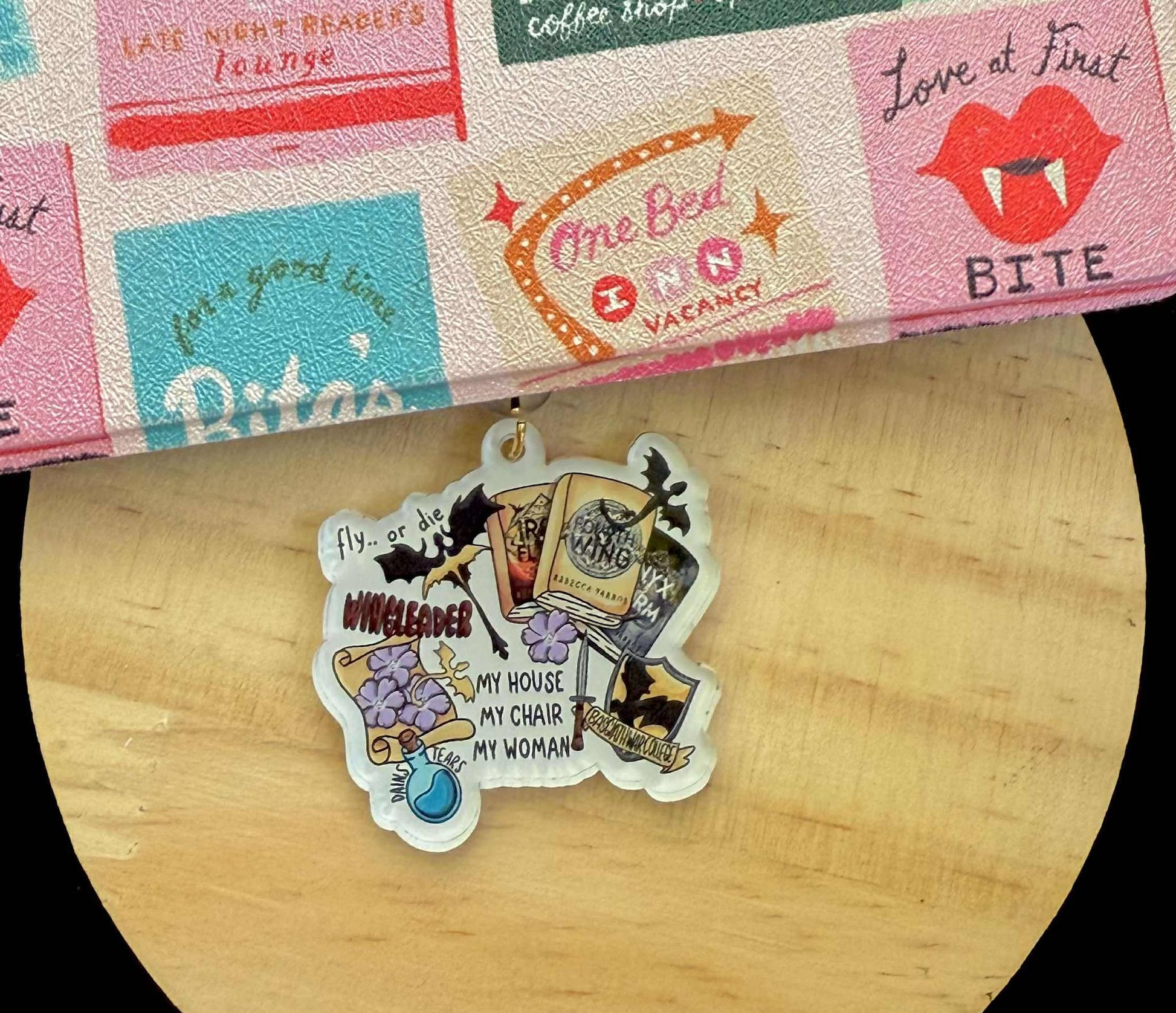 “Fly or Die” Fourth Wing Collage Dust Plug Charm – With Keyring & Clasp (iPhone, USB-C, Micro USB)