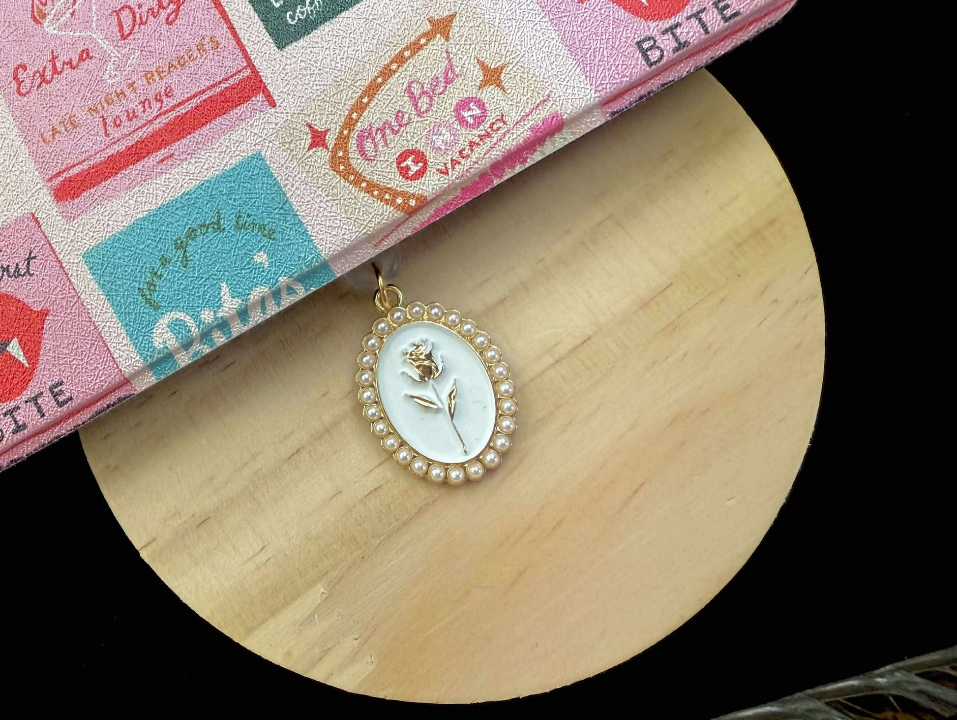 Vintage Floral Pearl Dust Plug Charm – For iPhone, USB-C & Micro USB Ports