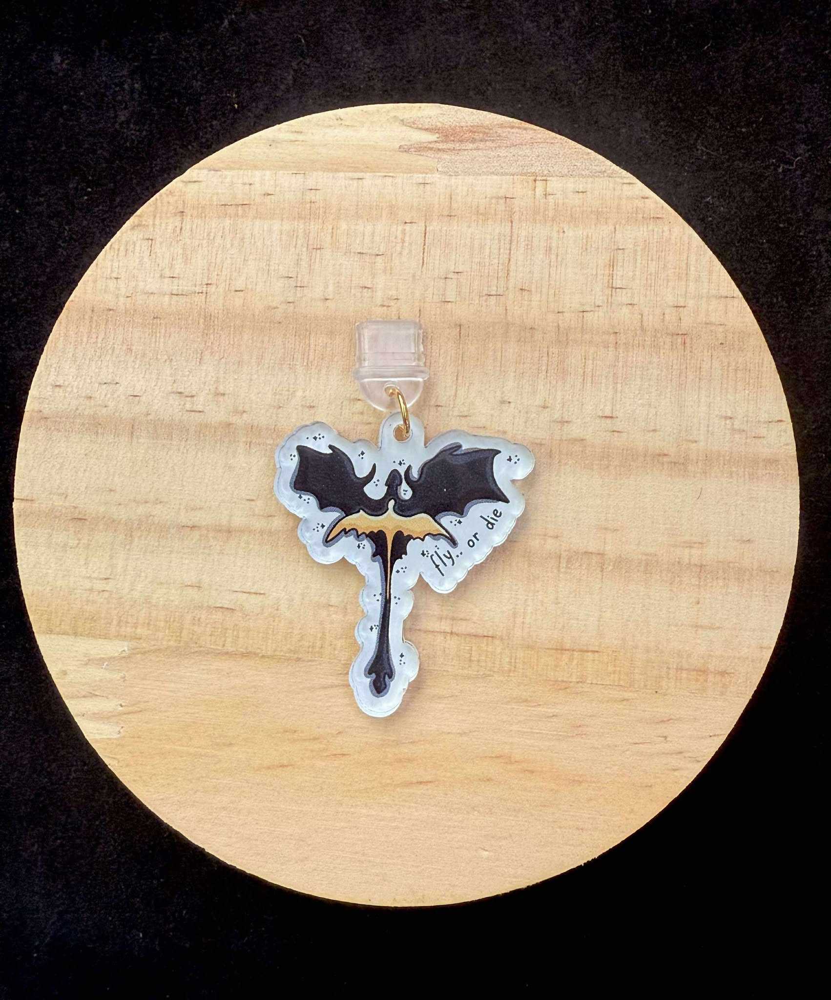 “Fly or Die” Dragon Dust Plug Charm – Fourth Wing Inspired – With Keyring & Clasp (iPhone, USB-C, Micro USB)