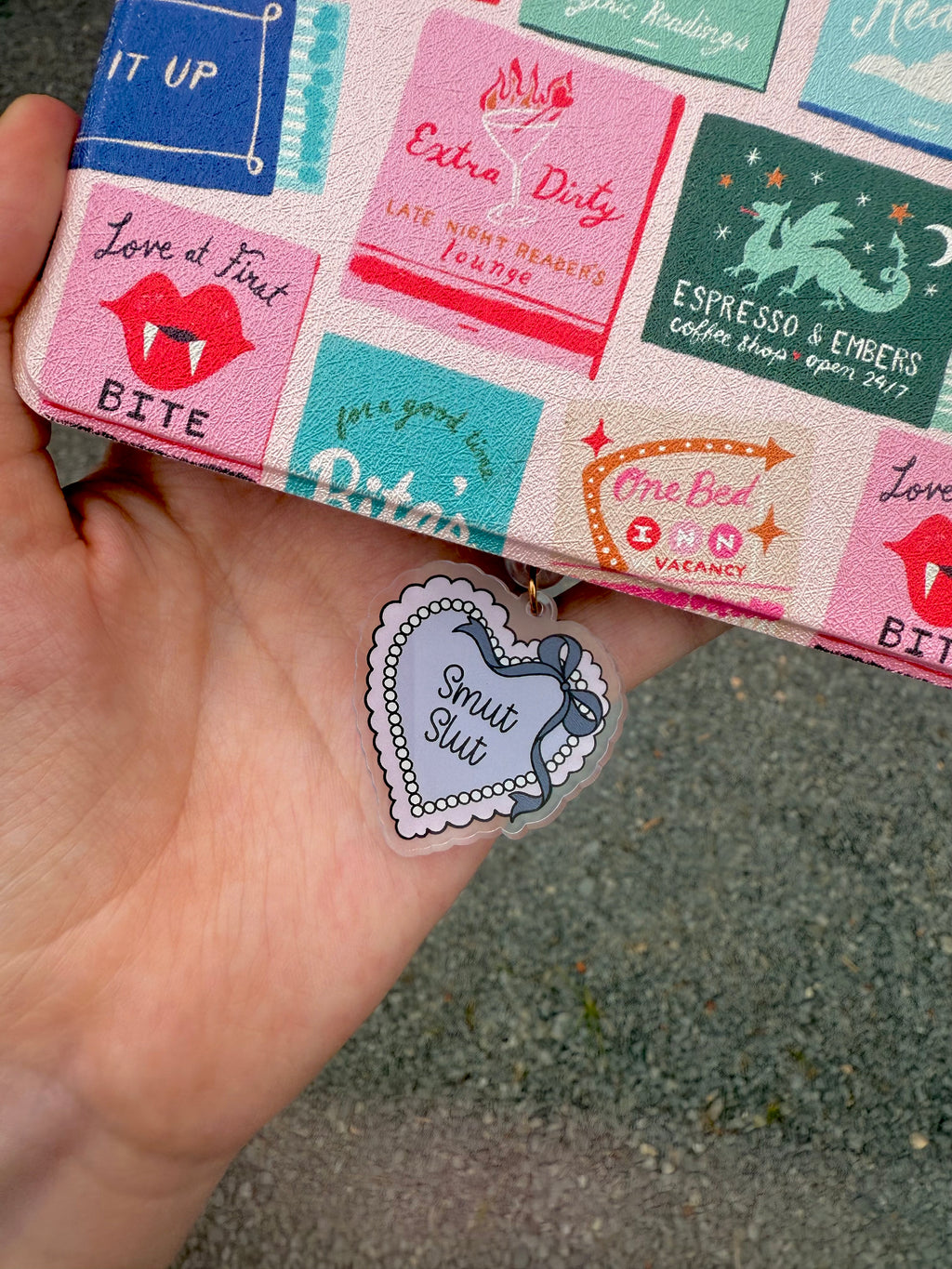 Smut Slut Kindle Charm Dust Plug – Heart Tag for E-Readers, Book Sleeves & Spicy Reads