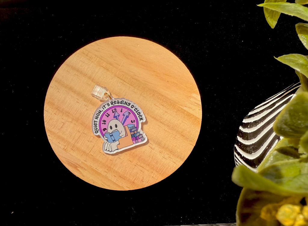 Readin’ O’Clock Ghost USB-C Dust Plug Charm – Cute Bookish Kindle Accessory for Cozy Readers